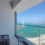 Fantastic High Floor 3Bed Apartment By Suiteable